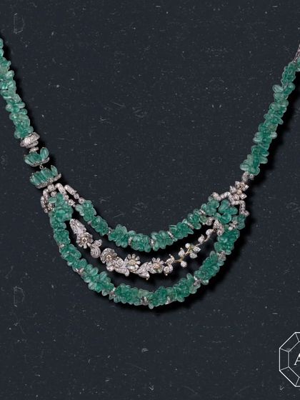 This emerald statement necklace transforms every moment into a timeless fairytale.