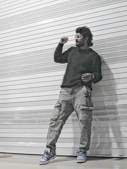 A full-length shot showing off my personal style. The vibe isn't just in the music, it's in the whole presentation.