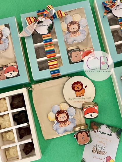 These budget-friendly birthday return favours feature a cute jungle theme. The box includes a customised fridge magnet, handmade mini candles, and our popular animal-shaped handmade chocolates.