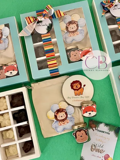 These budget-friendly birthday return favours feature a cute jungle theme. The box includes a customised fridge magnet, handmade mini candles, and our popular animal-shaped handmade chocolates.