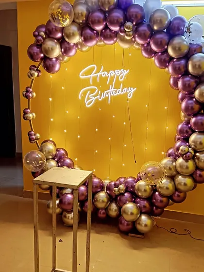 Another angle of the purple and silver chrome balloon ring. This view shows the included pedestal, which is perfect for placing a cake or gifts.