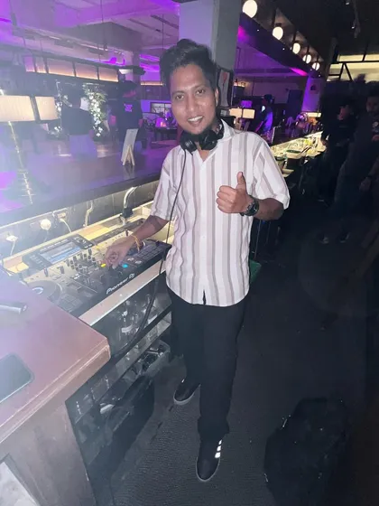 Giving a thumbs up from a private gig. It's a great feeling when the host and guests are having the time of their lives.