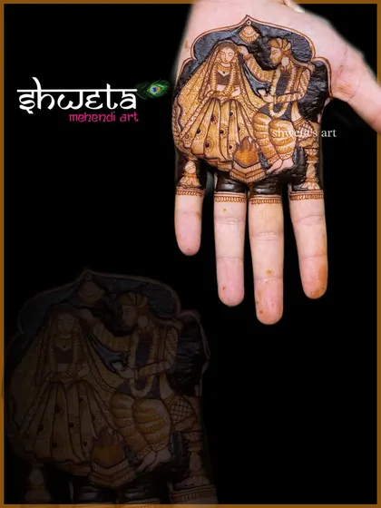 A detailed portrait of the varmala or garland exchange ceremony. The dark shading technique makes the figures of the bride and groom stand out beautifully on the palm.