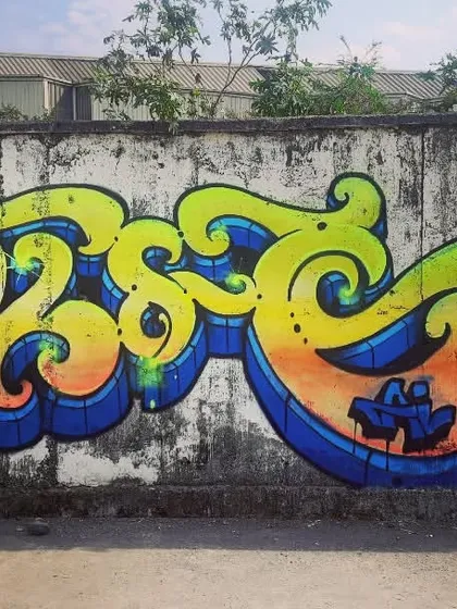 First piece of the year, starting it off with a dope session. This Devnagri piece has a nice, juicy fill with the orange and blue, giving it a classic comic book vibe.