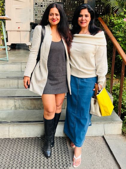 When I finally met my online friend Bhavna, I wore a long denim skirt with a cream off-shoulder pullover. The polki and gemstone necklace added a touch of colour and sparkle.