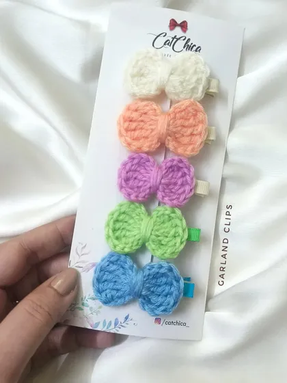 Our garland clips are simple, tiny bows that come in a set of five pastel colors. They are perfect for toddlers and babies.