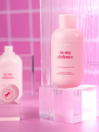 A clean and vibrant shot for a skincare brand. I used bold, monochrome props and lighting to make the product's simple packaging pop, creating a modern and fresh look for this beauty product.
