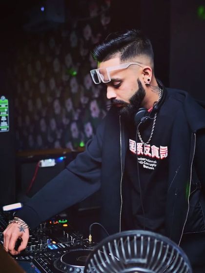 They say a comeback makes you stronger. This photo captures that "Baazigar" spirit, ready to win over any crowd.