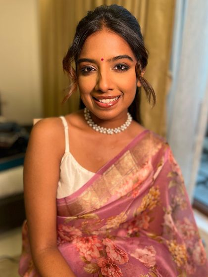 A skin-like, natural makeup look for the lovely Aarya. This is perfect for bridesmaids or guests who want a subtle enhancement.