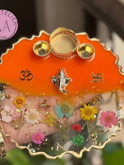 A closer look at one of my custom floral pooja thalis. This 10-inch resin thali features real dried flowers preserved forever, along with a Ganesha idol, brass bowls, and auspicious symbols for your daily rituals or festive celebrations.