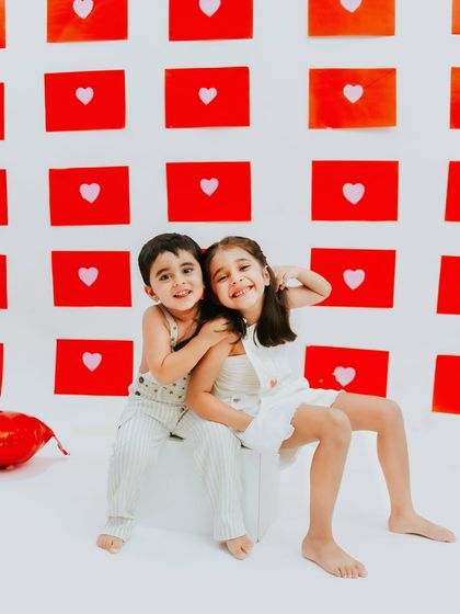 Heartwarming Family & Sibling Portraits photo 6