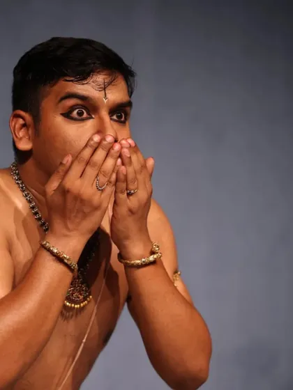 An expressive moment from "Ras-e-Raskhan." The story of this Vaishnav poet, who was initially denied entry to the temples of Vrindavan but whose poems are now sung within them, is deeply inspiring.