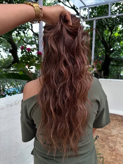 Another look at these beautiful ribbon highlights. I love how they create streaks of light through the hair, adding so much dimension and the illusion of thicker, fuller hair.