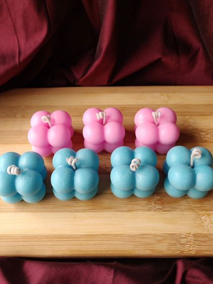 I made these cute mini bubble candles for a mom-to-be. They are perfect for gender reveal parties, available in pink and blue, but can be customized in any color you like.