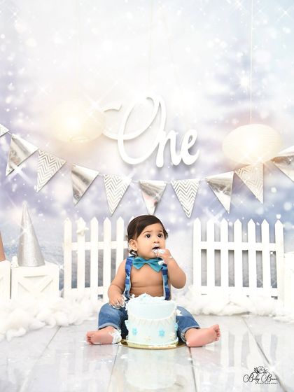 A winter ONE-derland cake smash is a perfect theme for a winter baby. This little guy is enjoying his first taste of birthday cake in a magical snowy setting.