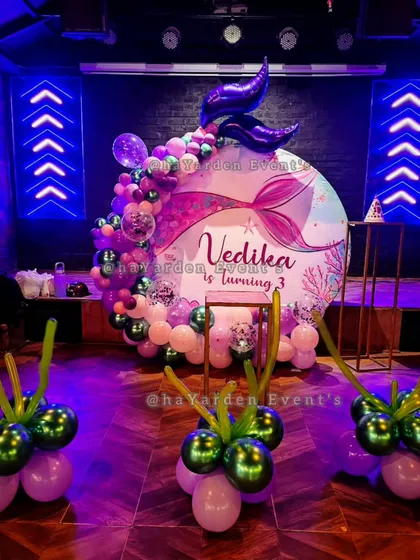 An underwater adventure with this mermaid theme. The decor features a mermaid tail backdrop, balloon colors of the ocean, and a large foil mermaid tail.