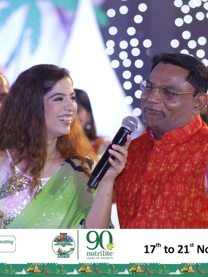 A sweet, interactive moment with a guest at the Amway Leadership Seminar. It's all about making personal connections.