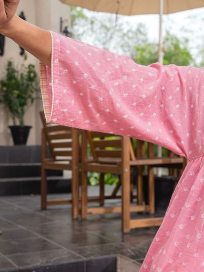 The kimono sleeve of our pink Suhani kurta features a contrasting striped lining, a hidden detail that adds a pop of color and showcases our thoughtful design approach.