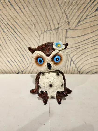 The same bobble-head owl design in a brown finish.