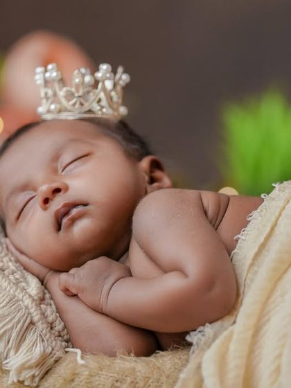 A close-up of a sleeping king. The tiny crown adds a touch of majesty to this otherwise simple and peaceful portrait.