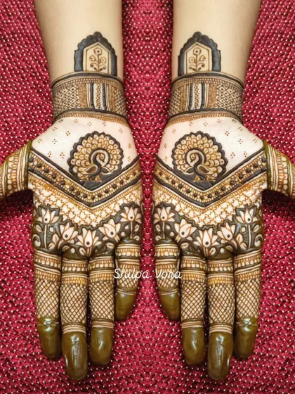 A symmetrical design with peacocks and lotuses, featuring a chevron pattern on the palm for a modern twist.