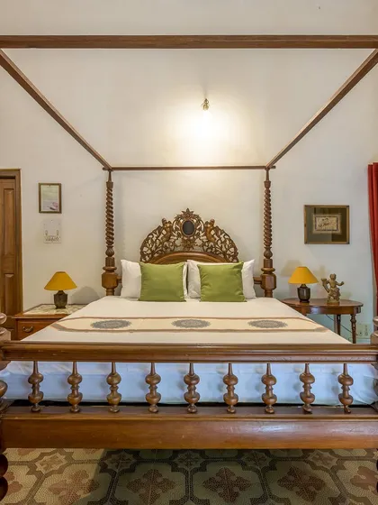 The Vasishta suite features this magnificent four-poster bed with barley-twist columns, offering a different but equally grand aesthetic.
