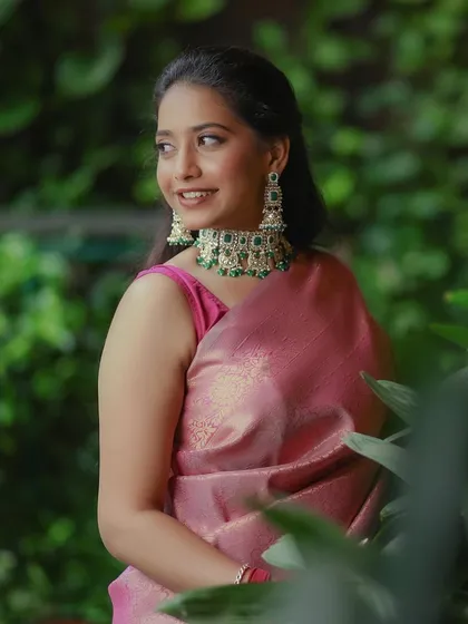 A beautiful portrait highlighting the details of her engagement look. The focus was on clean skin and enhancing her eyes, paired with a stunning emerald choker.