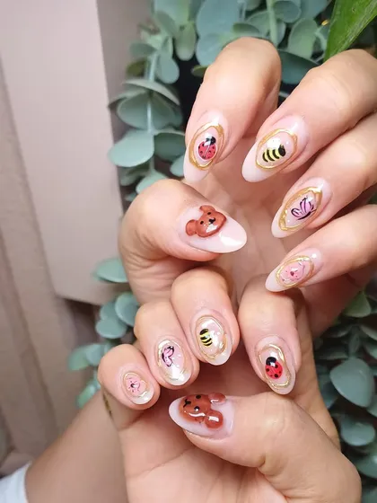 This version includes a cute 3D teddy bear alongside the hand-painted insects, showing how we can mix techniques for a custom look.