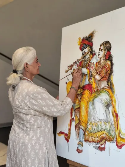 We believe in learning from the best. It was an honor to host renowned artist Sumitra Ahlawat Ji for a live mixed-media demonstration, giving our students invaluable exposure to a master at work.
