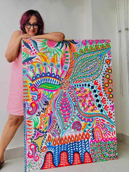 The art and the artist. Here I am with 'Simplicity', a 3x4ft acrylic on canvas piece. It’s a reminder that sometimes the most stunning outcomes come from playing with simple patterns and a whole lot of color.