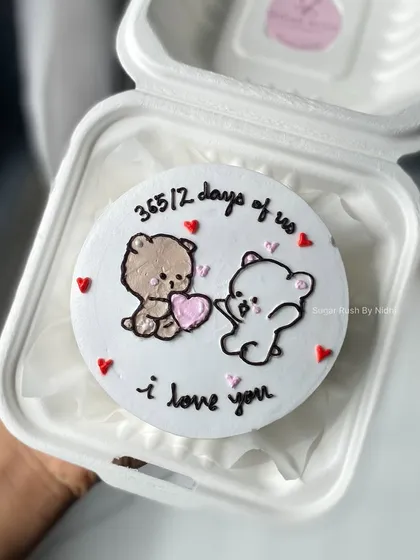How cute are these bento cakes? These mini lunchbox cakes are perfect for celebrating small moments or sending a sweet surprise. This one was for an anniversary, featuring two adorable bears to celebrate 365 days of love.