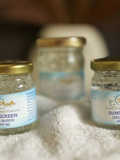 These little jars contain my powerful SPF 50 gel sunscreen. It's easy to apply, absorbs quickly, and suits almost all skin types.