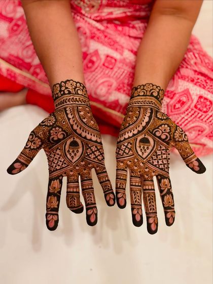 Mitali - Group & Guest Mehendi Elaborate Henna for Special Guests photo 17