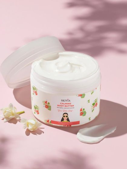 Soft, dreamy, and floral. We used subtle, leafy shadows and fresh jasmine flowers to create a calming mood for this body butter shot, highlighting its soothing properties.