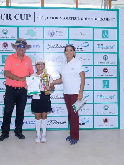 Dhriti Singh receives her Runner-Up trophy at the 20th NCR Cup Junior & Amateur Golf Tournament.