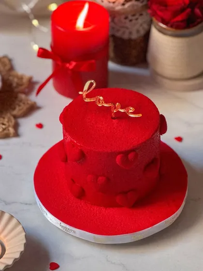 Our "Love" cake for Valentine's Day, a striking red velvet mini cake with a simple, elegant "love" topper. It's a passionate and delicious statement for your special someone.