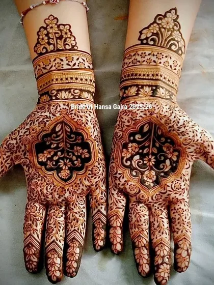 An engagement mehendi marks the official start of a new journey. I designed this piece to be a perfect blend of symmetry, fine detailing, and royal elegance that is both traditional and modern, just like the promise it represents.