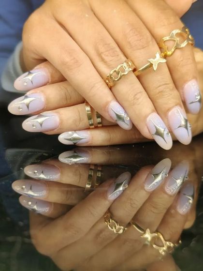 A full view of the edgy and modern chrome starburst nail art.