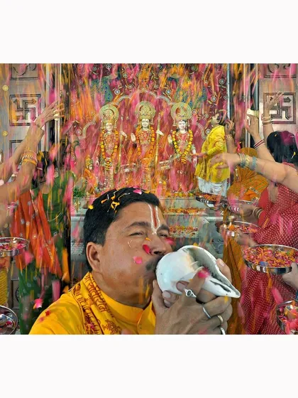 This photograph from a corporate storytelling project for the Aditya Birla Group captures a moment of pure celebratory energy. It shows my ability to document authentic human moments within a corporate assignment.