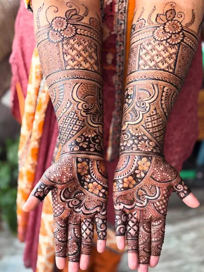 Another shot of this stunning non-bridal design. Perfect for an engagement or for the sister of the bride.