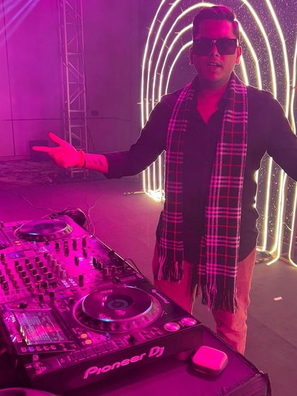 Behind the Decks photo 13