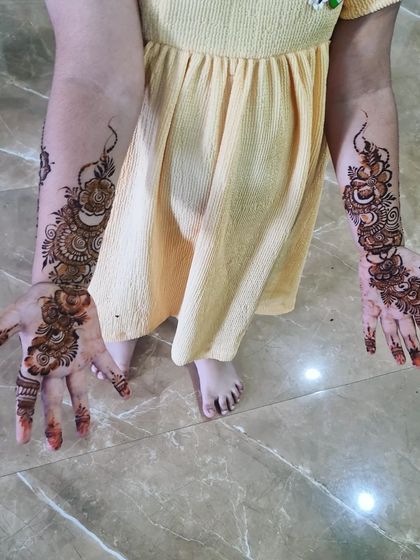 Another view of the adorable henna I did for this little one. The design is light and age-appropriate, but still so beautiful.
