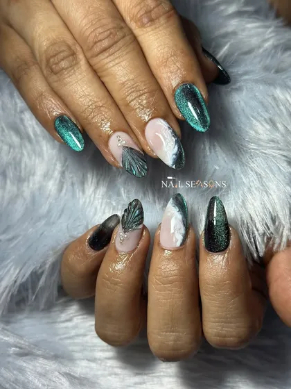A full view of this unique and edgy mermaid-themed set.