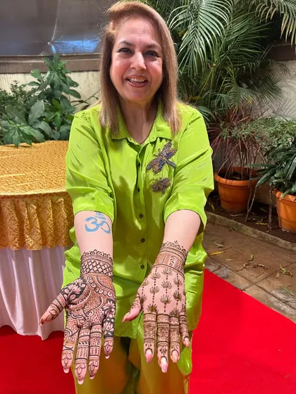 It was a pleasure to do the mehndi for actress and celebrity client, mam. Seeing her happy with the intricate designs for her celebration was a wonderful experience.