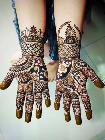 A clear, top-down view of this unique and personalized traditional mehandi.