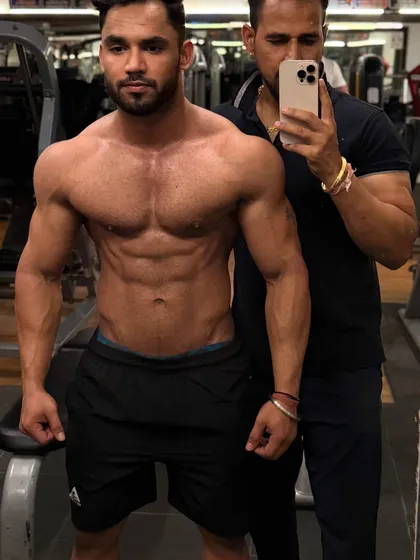 Another look at the gain phase. The focus is on progressive overload and a calorie surplus to fuel growth.