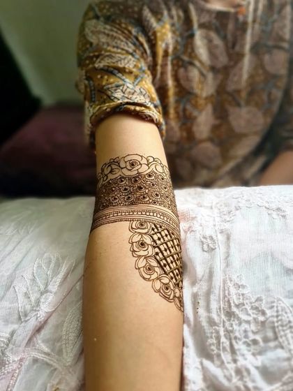 Mehndi Designer - Mehndi Artistry Services A Closer Look: Intricate Details photo 10