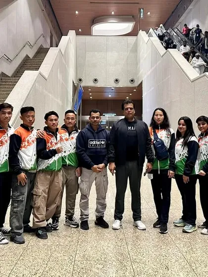 A smaller group of our elite athletes at the airport before heading to the Commonwealth Championship. We ensure our players travel as a cohesive and motivated unit.