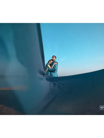 Another perspective of the creative framing shot, showing how a simple piece of fabric can transform a photo into something artistic and memorable.