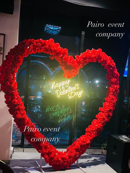 The Valentine's heart frame seen from the side, perfect for a lounge or restaurant entrance.